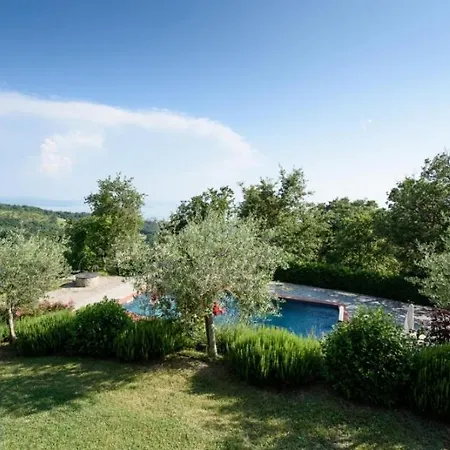 Gosparini Sleeps 10 Pool Wifi Villa *